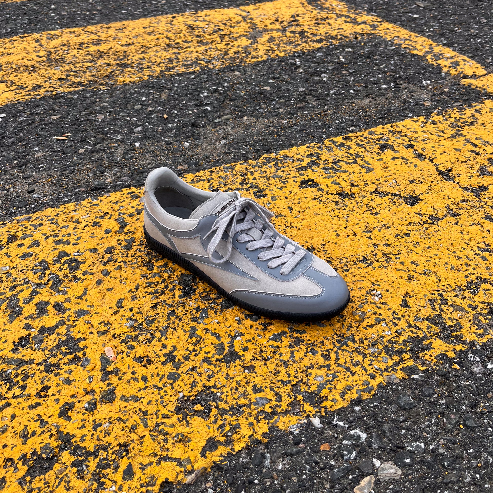 Grauer veganer Sneaker Tardelli von twentyfourdegree aus innovativem Apfelleder ohne Lounge