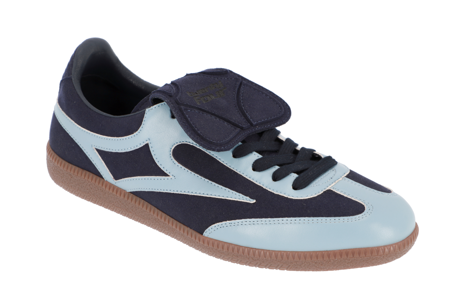 Retro Sneaker von twentyfourdegree – veganes Apfelleder, handgefertigt in Portugal, unisex tragbar in Grau und Off-White von der Seitenansicht